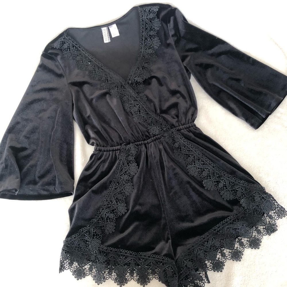 Divided by H&M Women Black Romper size US 2 elastic waist Lacey